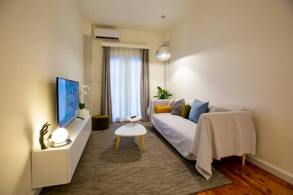 Minimal Chic Central Apartment In Thessaloniki