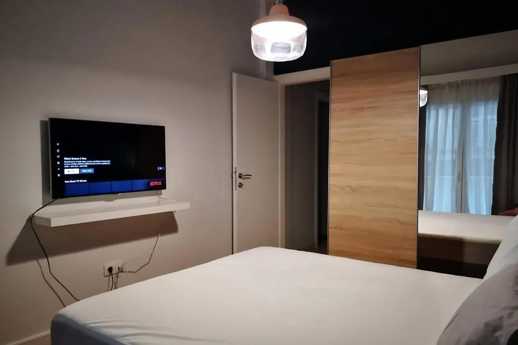 Minimal Chic Central Apartment In Thessaloniki Greece
