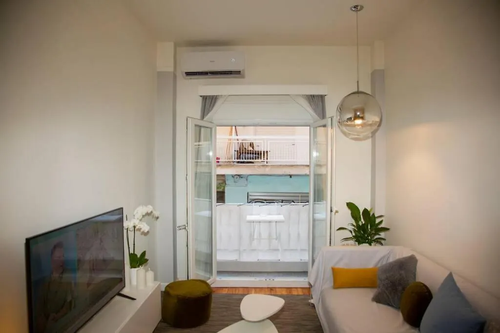 Minimal Chic Central Apartment In Thessaloniki